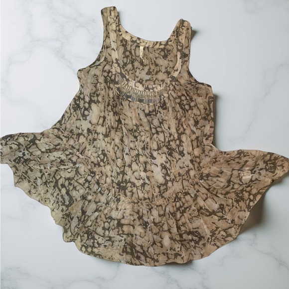 Anthropologie Willow & Clay sheer Beige beaded Patterned Sleeveless tunic Blouse - Picture 7 of 10